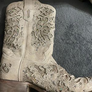 Cowgirl boots sparkly and in very good condition